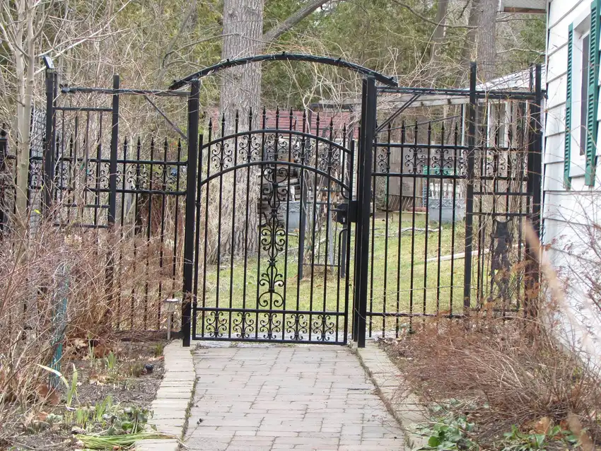 Hanley Fencing & Decking Inc. project photo 16